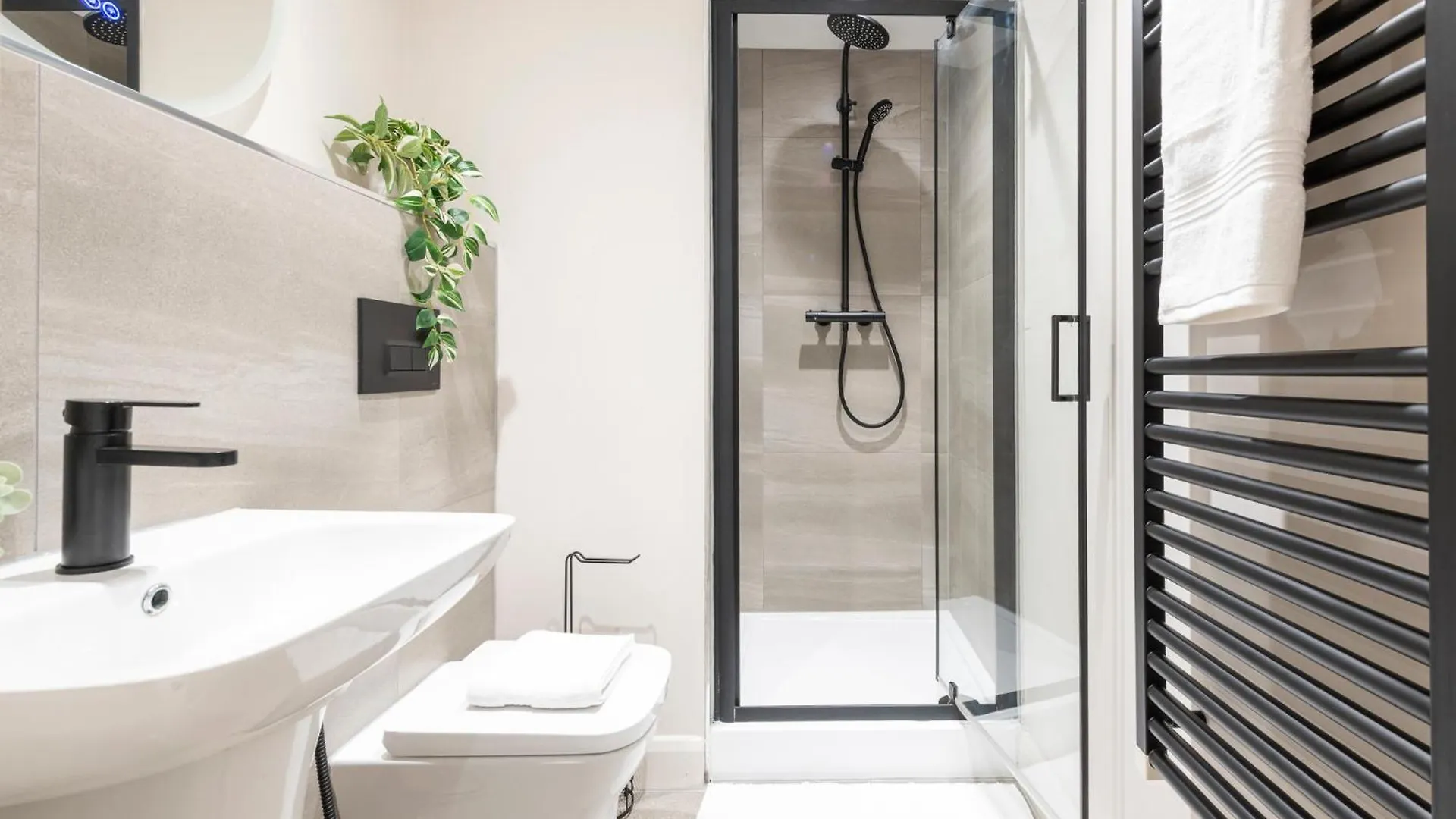 Harvey Nic'S & Designer Quarter 74 Ch Apartment Leeds