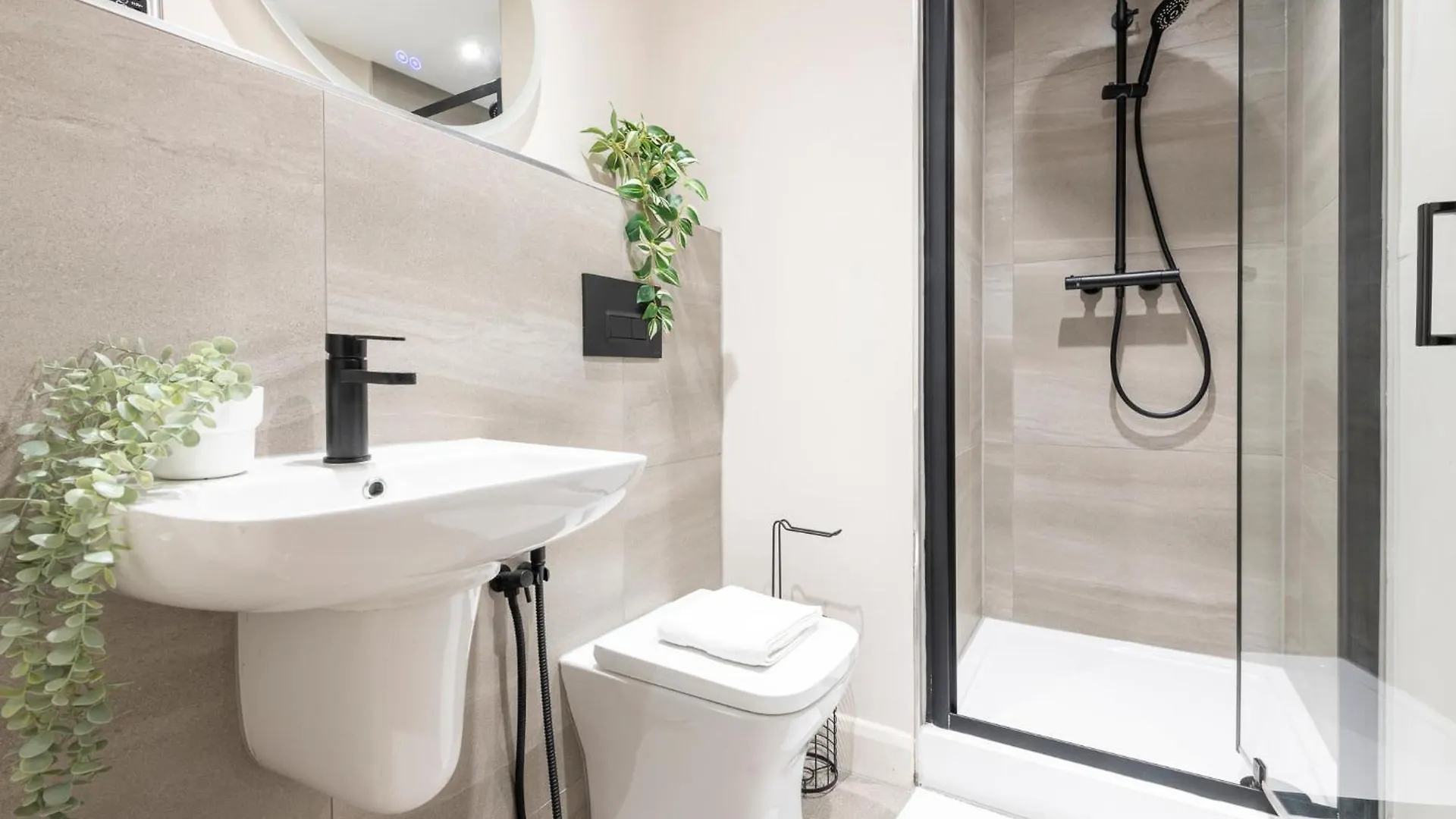 Harvey Nic'S & Designer Quarter 74 Ch Apartment Leeds  Leeds (West Yorkshire)