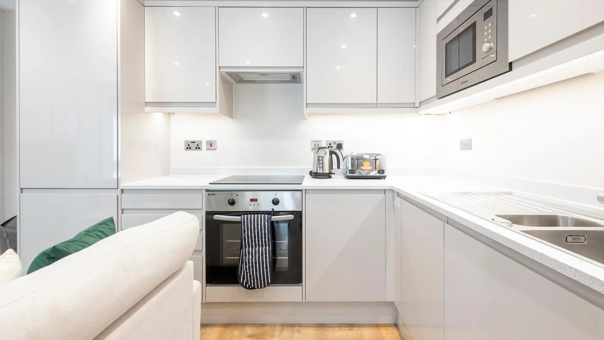 Harvey Nic'S & Designer Quarter 74 Ch Apartment Leeds  United Kingdom