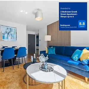  Apartment 2 Bedroom Greek Street Apartment - Sleeps Up To 6
